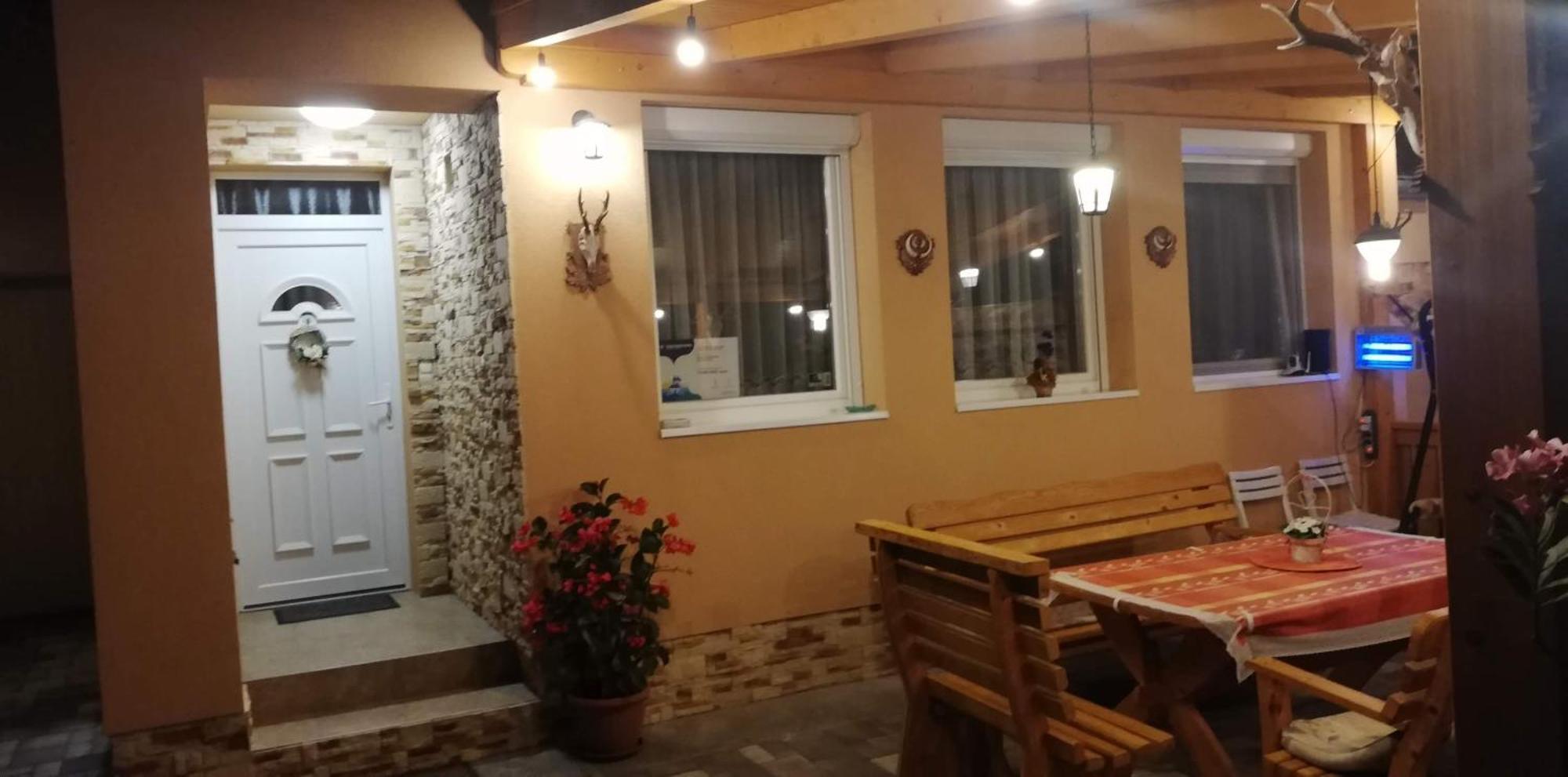 Agica Vendeghaz Villa Andornaktalya Luaran gambar